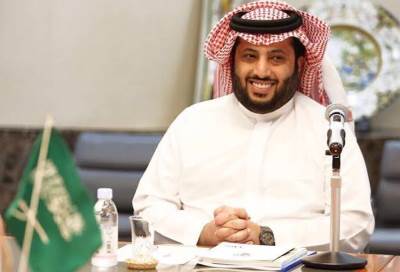 تركى آل الشيخ يعلن بيع "BMW 1981" بمبلغ ضخم