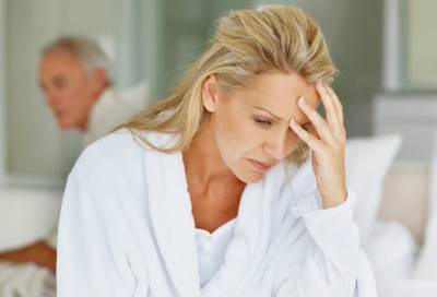 العلاج بالهرمونات البديلة خلال انقطاع الطمث يزيد خطر الإصابة بسرطان الثدى