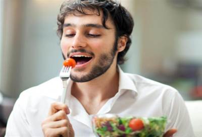 للرجال .. مشروب  و6 أطعمة ينصح بها قبل يوم الزفاف