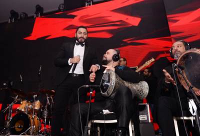 تامر حسني والراقصة دينا يشعلان حفل الدوسيت