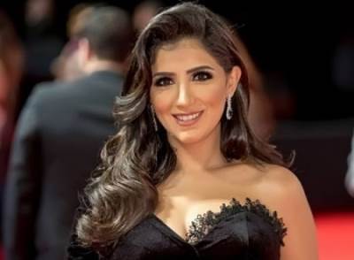 شاهد .. رومانسية مي عمر وزوجها فى لندن