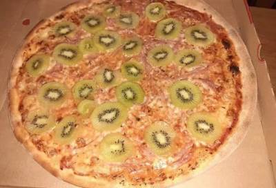 نوع جديد من البيتزا يثير الجدل