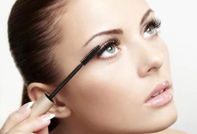 4 خطوات  لوضع الماسكارا لإطلالة مميزة .. تعرفى عليها