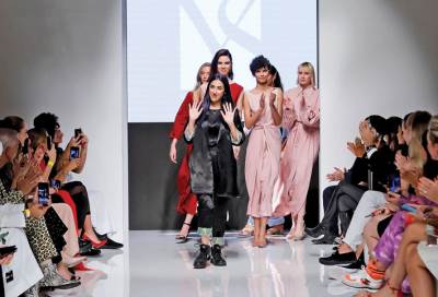 أسبوع الموضة فى خطر بسبب "كورونا"