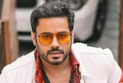 إحتجاز الفنان الكويتى "عبد الله بوشهري" بالحجر الصحي .. إليكِ التفاصيل