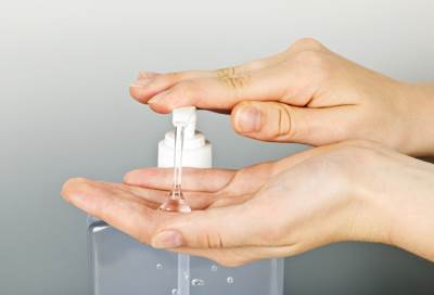 بعد زيادة الأسعار .. إليك معقما منزليا رخيصا يقتل كورونا