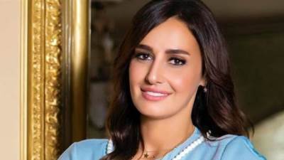 شاهد .. حلا شيحة تشغل الرأى العالم بسبب عمليات التجميل