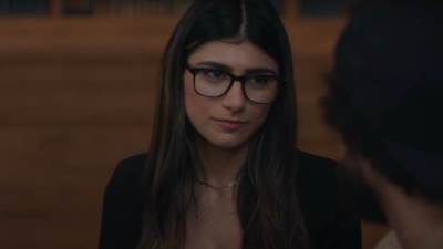 ضجة بعد مشاركة ممثل مصري في عمل ضم نجمة أفلام إباحية