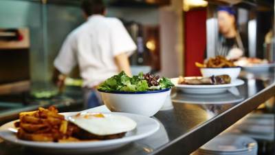 هل ينتقل فيروس كورونا في المطاعم؟ 