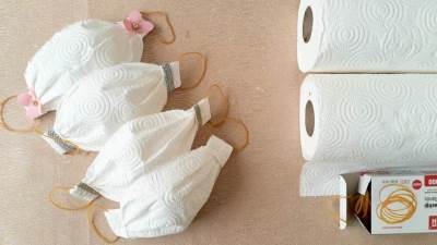 بالفيديو .. طريقة سهلة لعمل الكمامة من المناديل الورقية 