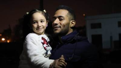 بعد مشهد بكاء ابنة "رضوان البرنس".. رواد "تويتر" يتوعدون لـ أحمد زاهر