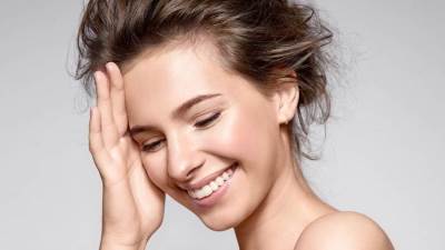 أفضل الزيوت الأساسية لبشرة جميلة وصحية ونابضة بالحياة