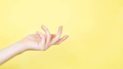 حلول بسيطة وفعالة للحصول على أيدي ناعمة وشابة