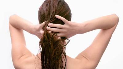 بخلطة من مطبخك .. اعتني بشعرك قبل العيد