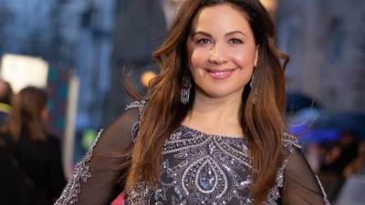 شاهد .. ريا أبي راشد تستعرض أناقتها بهذا الفستان؟