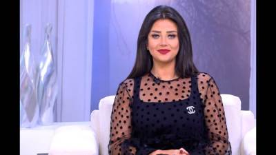 شاهد .. رضوى الشربيني علي موتوسيكل بكورنيش النيل