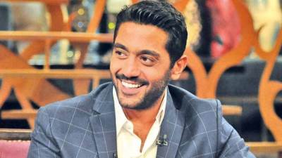 تعرض الفنان "أحمد فلوكس" لحادث على الطريق..!