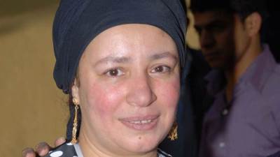 اعتزال الفنانة "عبلة كامل" الفن وجمهورها يبحث عنها..!