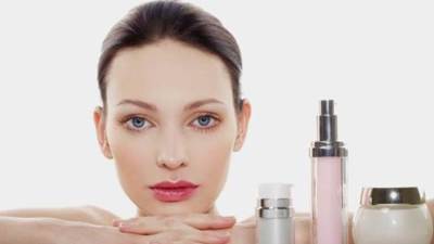 روتين بسيط وأساسي للعناية بالبشرة لكل أم