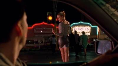 فتاة ليل تنقل كورونا لقرية إيطالية .. والصحة توجه نداء عاجلا لزبائنها