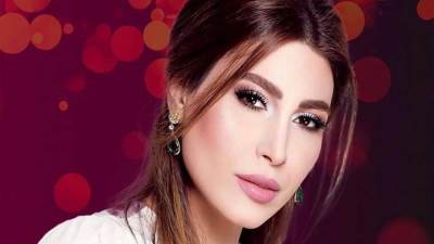  المطربة يارا تبرز رشاقتها بملابس البيت