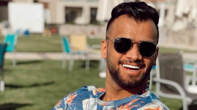 تامر حسني يزور مصطفى حفناوي .. وهذه اعراض مرضه!