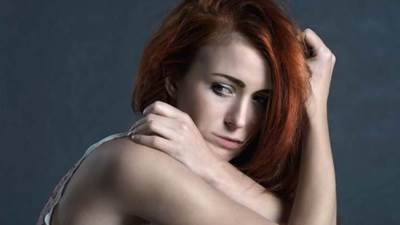 الإكتئاب ليس دوما كما يبدو عليه: عادات خفية لأشخاص يخفون اكتئابهم..!