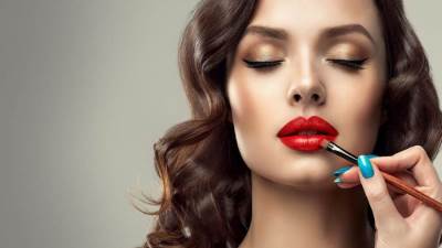 4 خطوات للحصول على مكياج ناجح فى الصيف