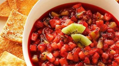 حضري رقائق القرفة مع صلصة الفواكه لأطفالك