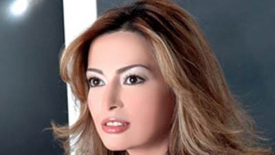 شاهد .. داليا مصطفي تتألق بإطلالة كاجوال