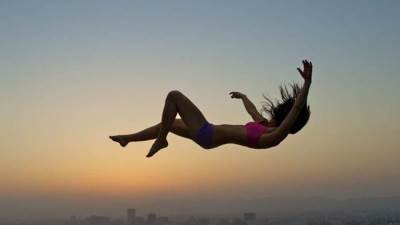 تعرفي على السبب العلمي وراء شعورك بالسقوط أثناء النوم