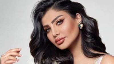 شاهد .. امل العوضي بالشعر الأحمر