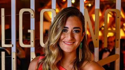 بالفيديو .. أمينة خليل ترد على انتقادات صورها في حضن تامر حبيب