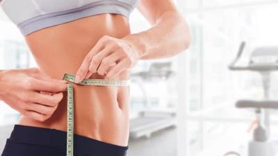 تناول هذا المشروب في الصباح يسبّب تراكم دهون البطن .. إليكِ التفاصيل