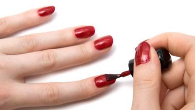 أحدث صيحات طلاء الأظافر فى صيف 2020 ألوان باستيل وقوس قزح..!