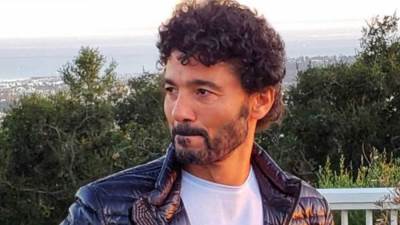 بأغنية يونس .. خالد النبوي يستمتع بالأجواء الصيفية على الشاطئ 