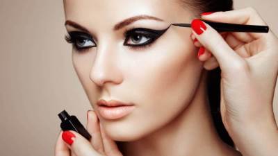 أبرز رسمات الأيلاينر الأسود لعام 2020