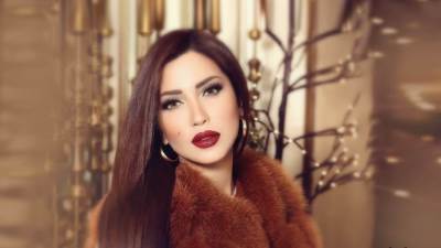 نسرين طافش تخطف الانظار بفستان فوق الركبة