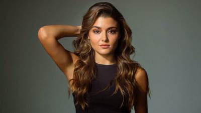 هاندا ارتشيل تشعل مواقع السوشيال ميديا بـ جيب فوق الركبه