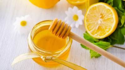 فوائد العسل والليمون لبشرة أكثر نضارة