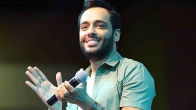 رامى جمال برفقة كلبه: "ساعة بقنعه يضحك "