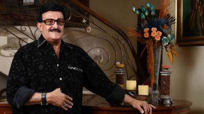 سمير غانم يخضع لفحوصات طبية.. ويطمئن جمهوره