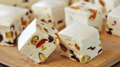 طريقة تحضير النوجا في المنزل بخطوات سهلة بمذاق رائع..!