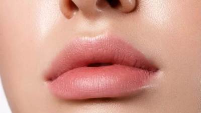 كيفية عمل سكراب للشفاه بالمنزل.. لشفاه أكثر نضارة 