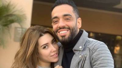 زوجة رامي جمال تحتفل بعيد زواجهما