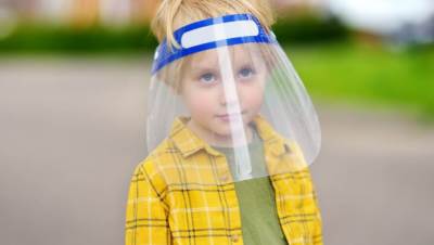 هل يحمي القناع البلاستيكي الأطفال من فيروس كورونا؟
