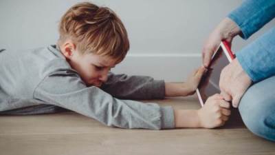 خطوات ذكية تبعد أطفالكم عن الشاشات .. تعرفي عليها