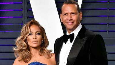 أليكس يتحدى جنيفر لوبيز فى فيديو رقص مع ابنته