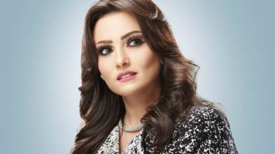 علي طريقة الأفلام الأجنبية .. خطوبة الفنانة بشرى بمهرجان الجونة 