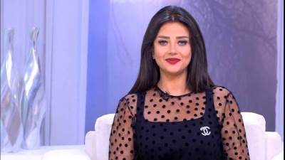 رضوى الشربيني تستعرض جمالها وأنوثتها بهذه الاطلالة!